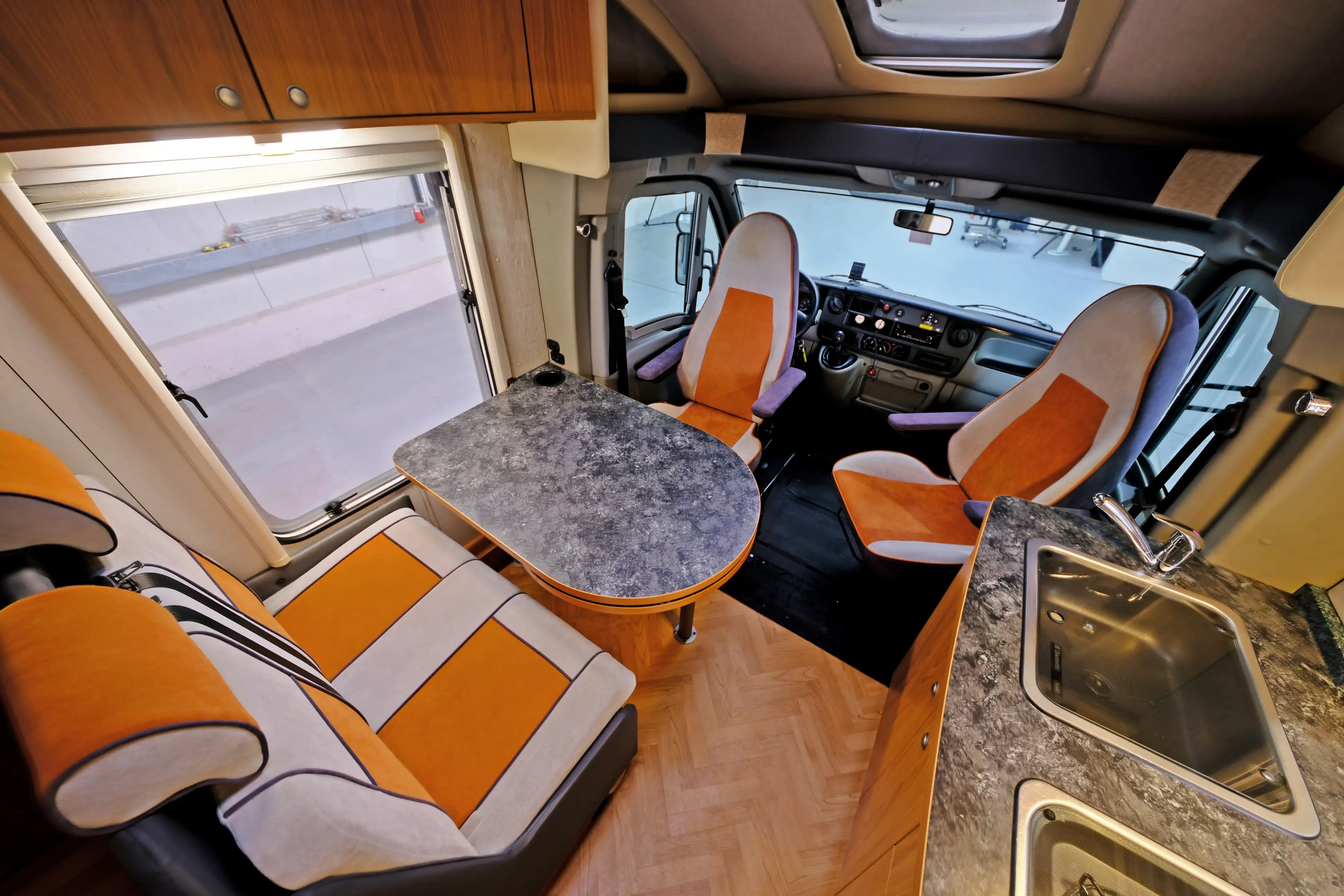 BUERSTNER Mega Van IT 675
